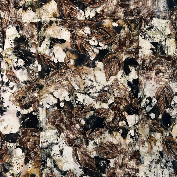 Vintage Chico’s Camouflage Denim Jacket with Embroidered Details Women’s Size 1 - Picture 5 of 7